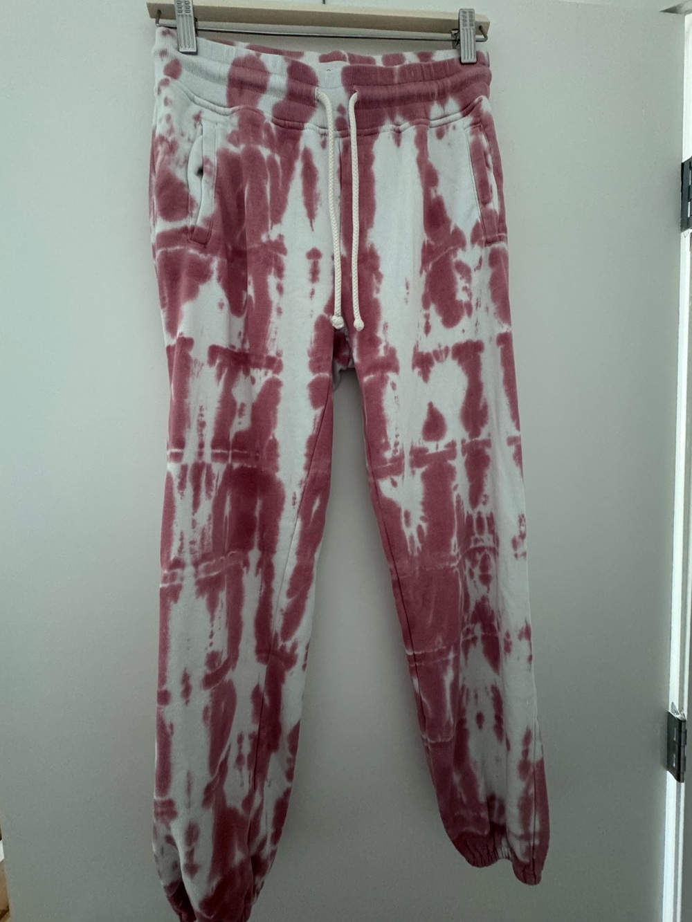 Lou & Grey Pink and White Tie-Dye Jogger Sweatpants